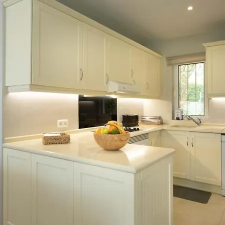 ヴィラ Sleeps 6 With Pool Air Con And Wifi *