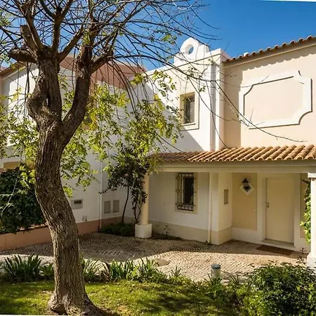Sleeps 6 With Pool Air Con And Wifi ヴィラ