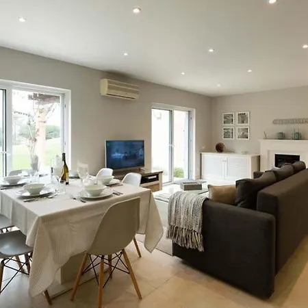 Sleeps 6 With Pool Air Con And Wifi Villa Quinta do Lago