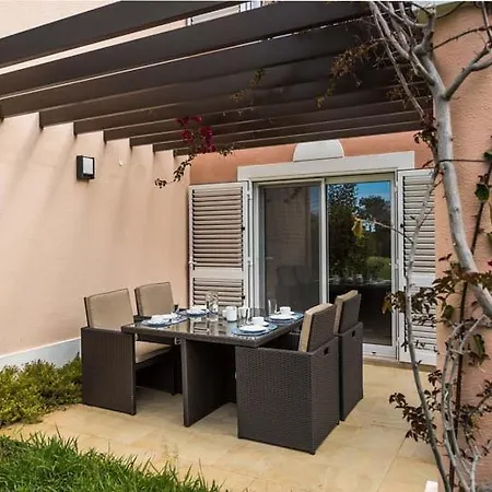 ヴィラ Sleeps 6 With Pool Air Con And Wifi *