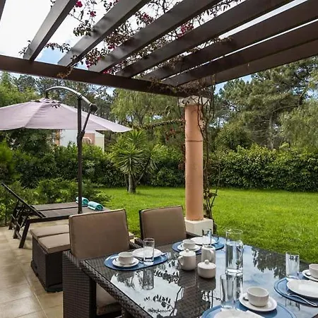 Sleeps 6 With Pool Air Con And Wifi *