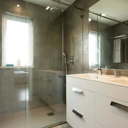 Villa Sleeps 6 With Pool Air Con And Wifi