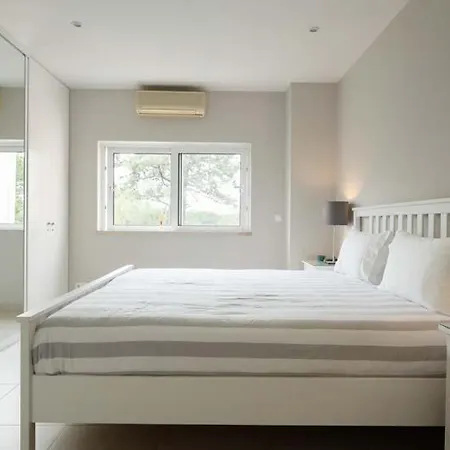 Sleeps 6 With Pool Air Con And Wifi *